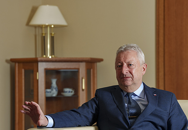 Spor o alky odstartoval prezidentskou kampaň. Odmítnutí prodeje přitom ohrožuje naši bezpečnost