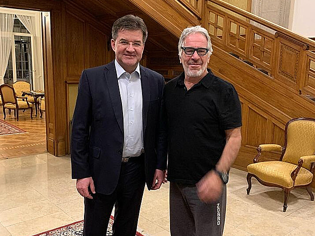 Je to národní hrdina. Na dělníka, který nadával Trumpovi, lidé vybrali miliony