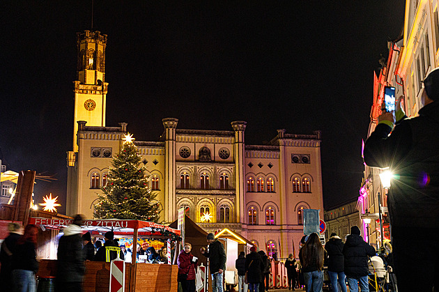 Adventní itava láká v tchto dnech eské návtvníky i prodejce.