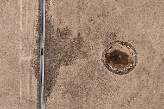 Co když se propadnu já? V Turecku zejí stovky jam, jsou hluboké až desítky metrů