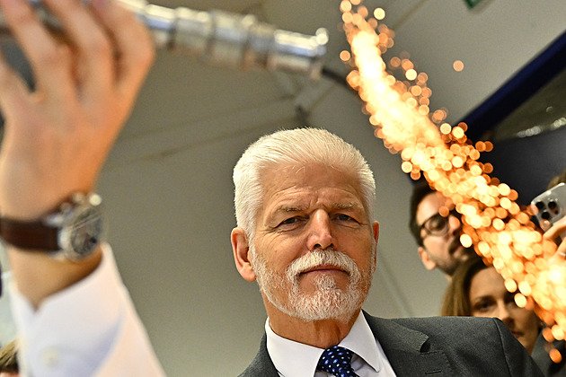 Prezident Pavel zavítá do města bižuterie, v Ralsku navštíví výrobce autodílů