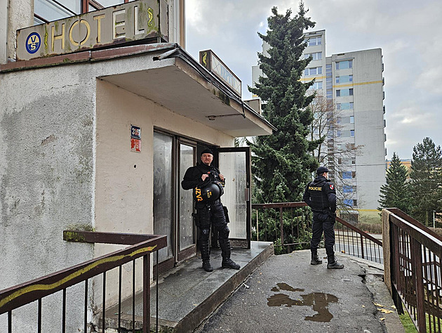 Ván zranného sedmapadesátiletého mue odvezli ve stedu 10. prosince 2025...