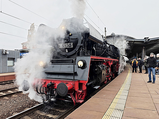 Máte rádi páru? Vychutnejte si adventní projížďku parní lokomotivou
