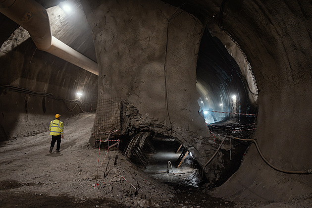 Tendrem na metro D se opět zabývá ÚOHS i soud. Strabag napadl výběr vítěze