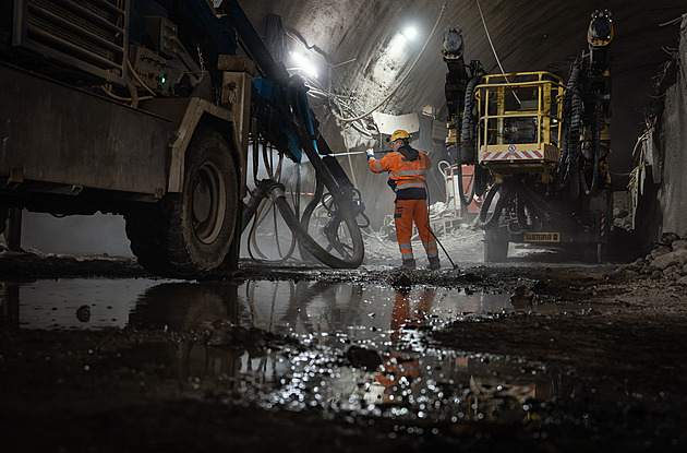 Práce na metru D probíhají nonstop. Ražba Pankráce finišuje, jde při ní o milimetry