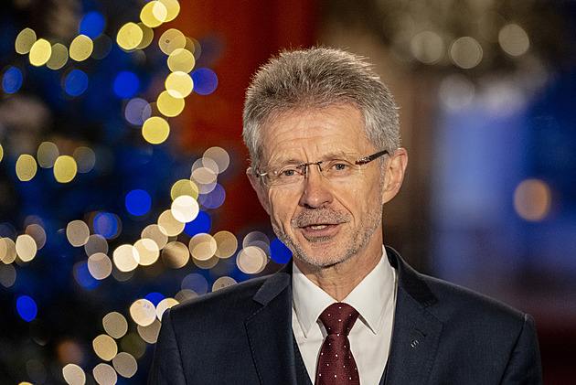 Okamura se chystá na společnou cestu s Vystrčilem, poletí na jednání Visegrádu