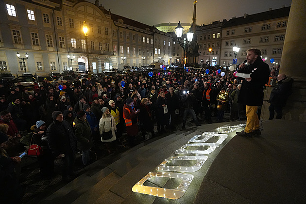 „Nejste na to sám, prezidente.“ Milion chvilek donesl na Hrad 176 tisíc podpisů