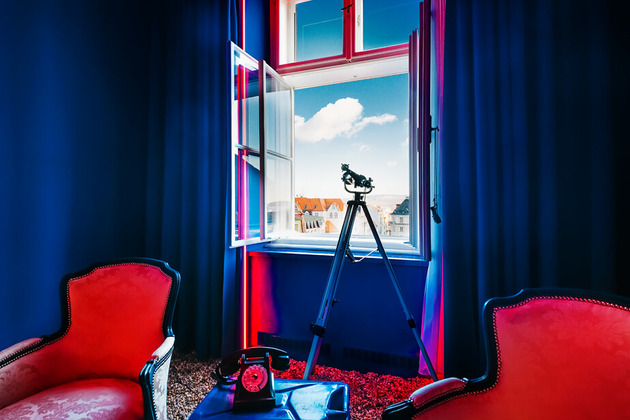 Pouta a klekátko jsou jen začátek. Hotel v Brně slibuje, že pomůže vašemu vztahu