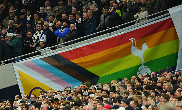 Už žádné duhové pásky. V Anglii mění LGBT+ kampaň, zapojení hráčů bude menší