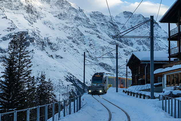 Čtyři minuty nad propastí. Do švýcarské vesničky vede nejstrmější lanovka světa