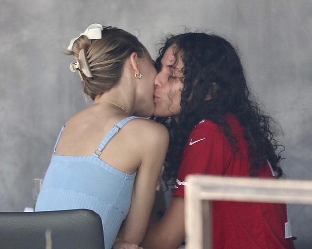 Nedá se to popsat, říká Lily-Rose Deppová o své lásce k raperce 070 Shake