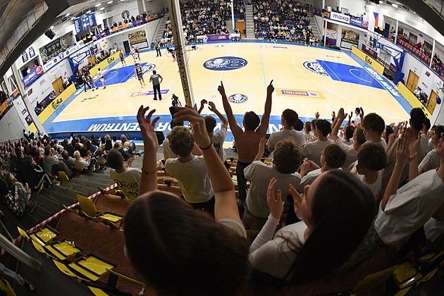 Malé El Nordico – pochod fanoušků, chorea, 800 diváků: Tohle jinde nezažijete!