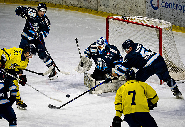 Hasič na ledě, Hejduk v hledišti, Růžička na střídačce: Amatéry musím hladit!