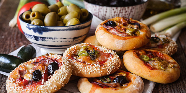 Mini pizzy podle Kamila a Michaely Tomcofcikovich