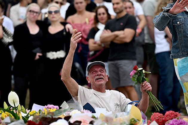 V Sydney začali pohřbívat oběti střelby. Stovky lidí zamířily do místní synagogy