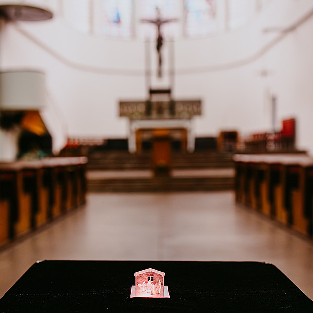 Unikátní 3D betlém drží rekord nejmenšího modelu, je drobnější než ten v oříšku