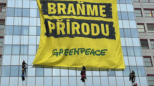 Mimořádné zisky z růstu cen fosilních paliv? Greenpeace už volá po windfall tax Mimořádné zisky z růstu cen fosilních paliv? Greenpeace už volá po windfall tax