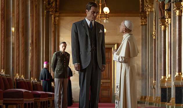 Fašismus v celé jeho aroganci. Tak hodnotí výkon Russella Crowea v roli Göringa