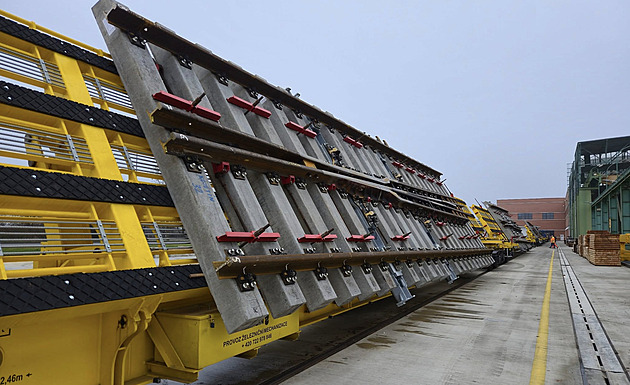 Z Prostjova zamíily v uplynulých dnech na místo urení výhybky projektované...