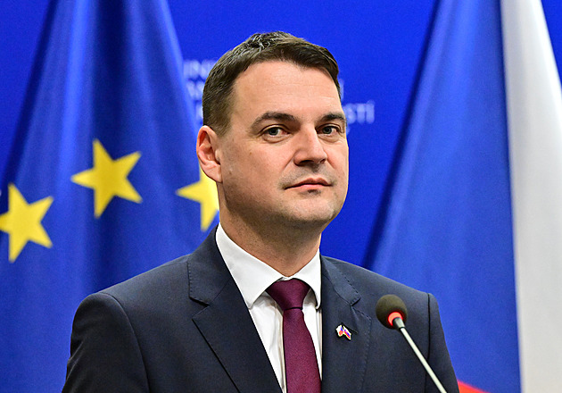 Macinka chystá škrty na ministerstvech, zruší například sekci ochrany klimatu