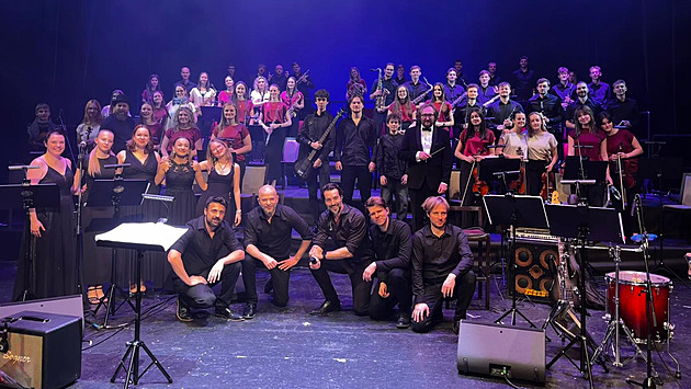 Jeden koncert nestačil. Zlatého slavíka doprovázel třemošenský orchestr Tremolo