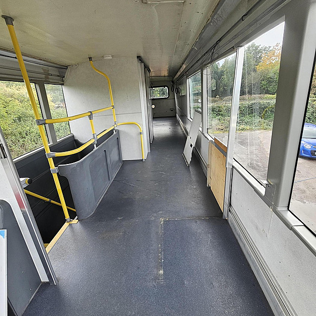 Koupila starý autobus a udělala z něj domov. Pak přišlo tvrdé vystřízlivění