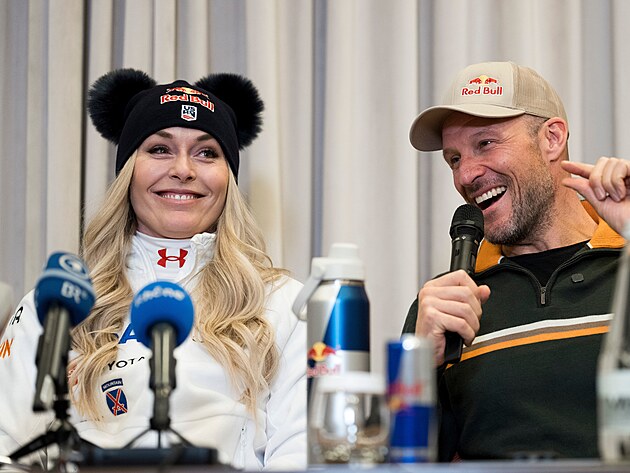 Lindsey Vonnov� a jej� tren�r Aksel Lund Svindal na tiskov� konferenci ve...