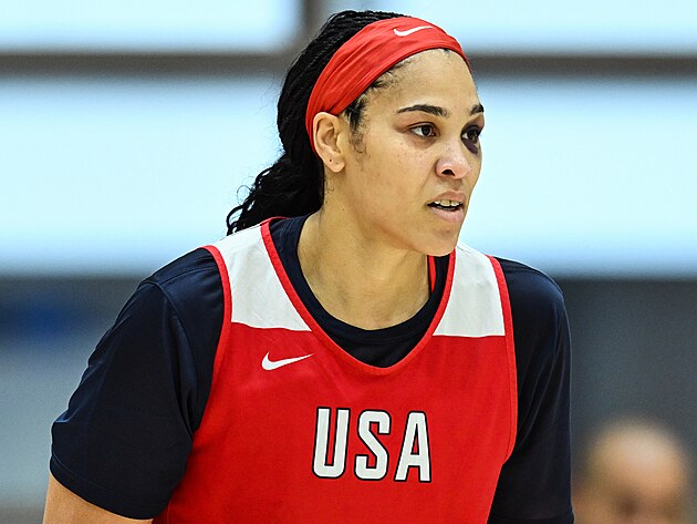 Brionna Jonesov� na srazu americk� reprezentace.