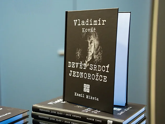 K�est knihy se uskute�nil za ��asti n�kolika v�znamn�ch osobnost�, kter�...