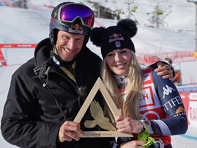 Lindsey Vonnov dan pelatihnya, penggoda legendaris Aksel Lund Svindal, setelah kemenangan...