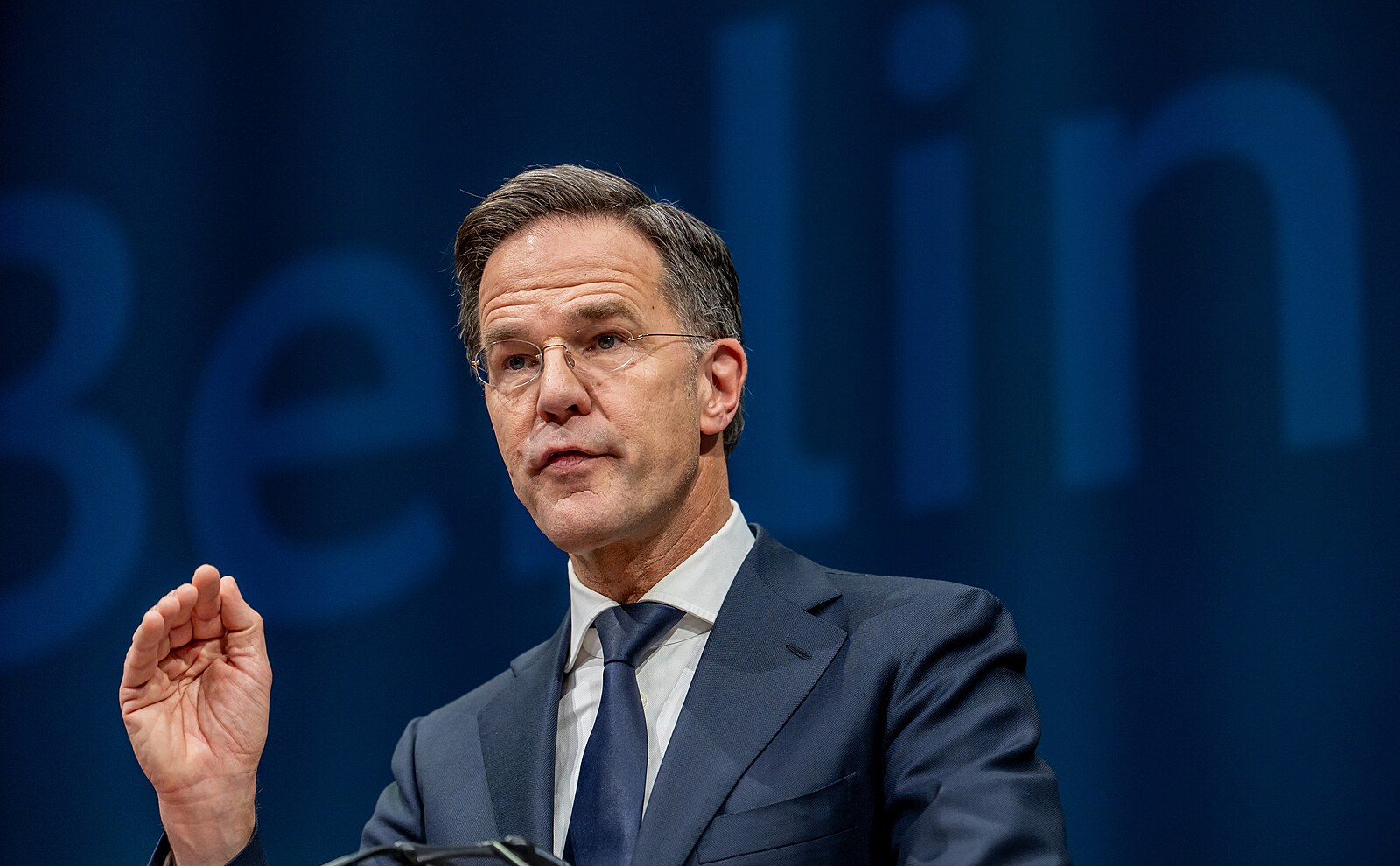 Válka s Ruskem je za dveřmi, jsme dalším cílem, zbrojte, apeloval šéf NATO