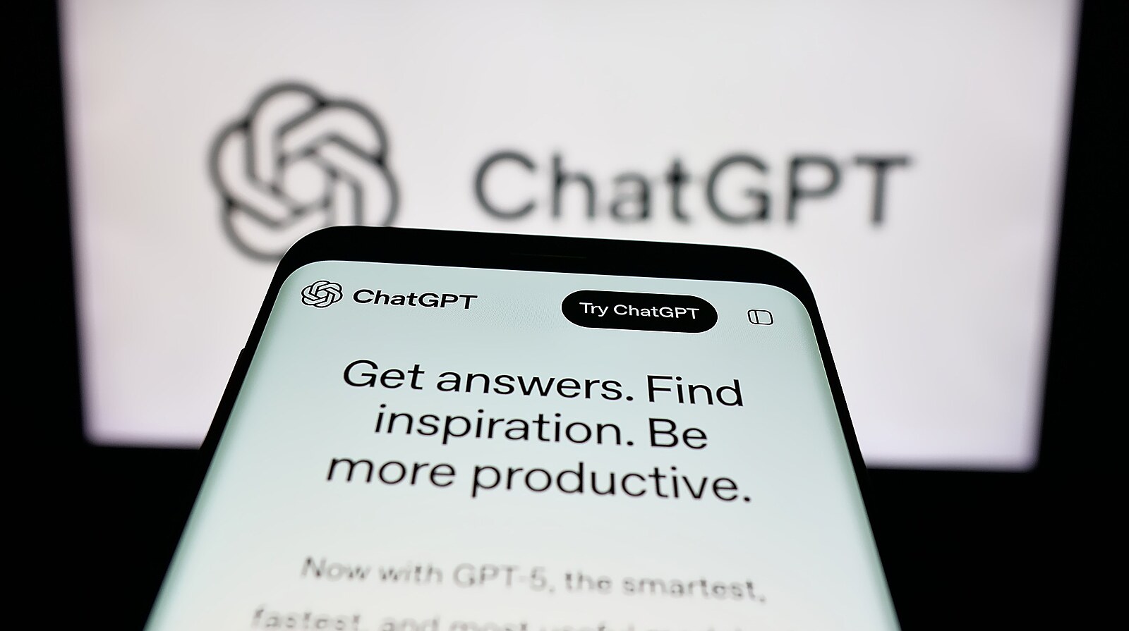 „Chatbot posiloval jeho paranoiu.“ OpenAI žalují kvůli vraždě a sebevraždě