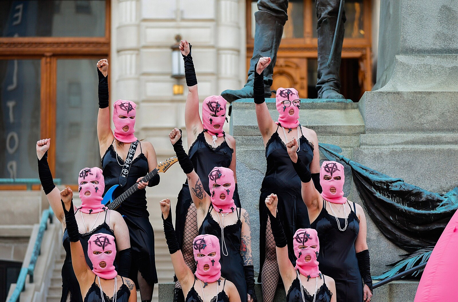 „Teroristé nás označili za extremisty.“ Rusko zakázalo Pussy Riot