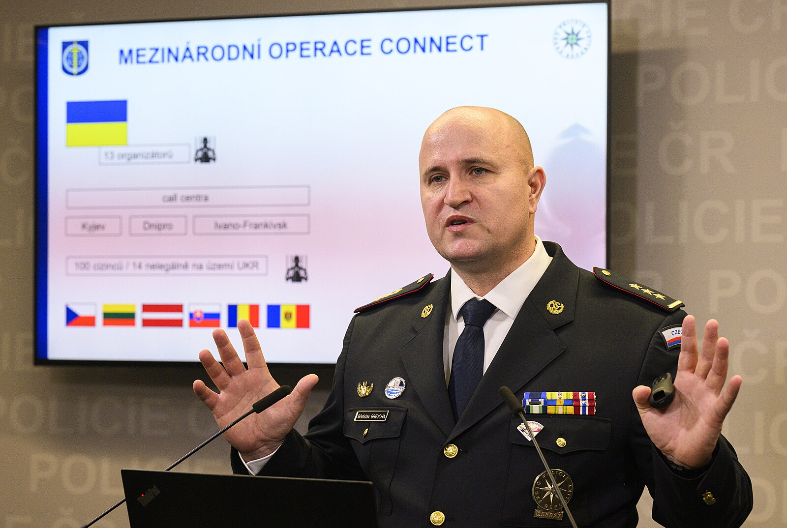 Čeští policisté rozkryli podvodná call centra na Ukrajině, Češi přišli o stovky milionů