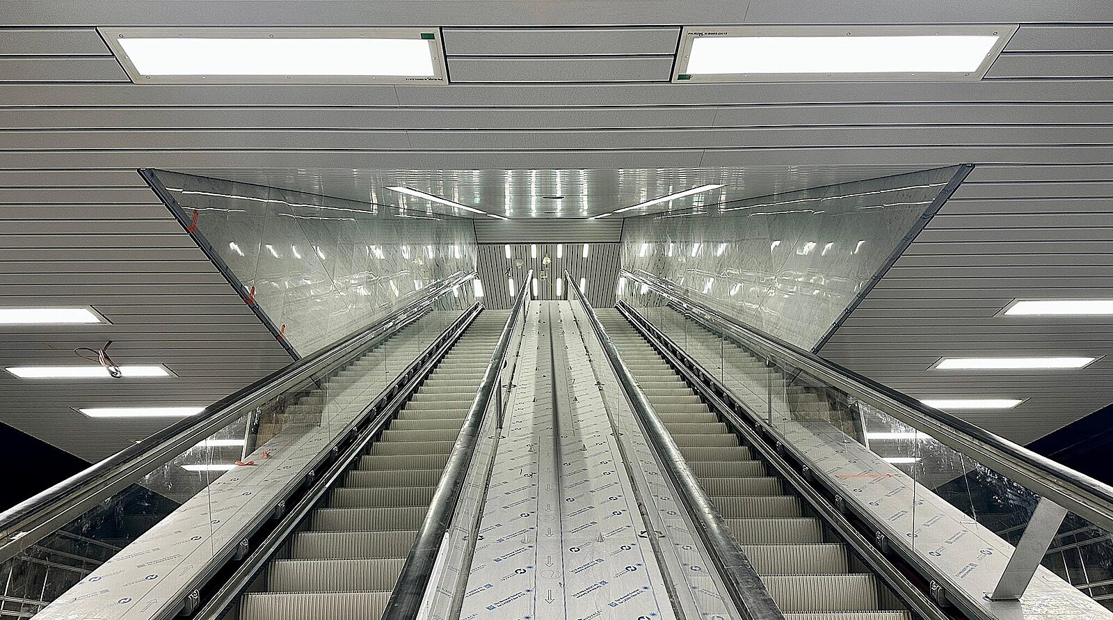 Po rekonstrukci se otevírá stanice metra Pankrác, o sedmnáct dní dřív než byl plán