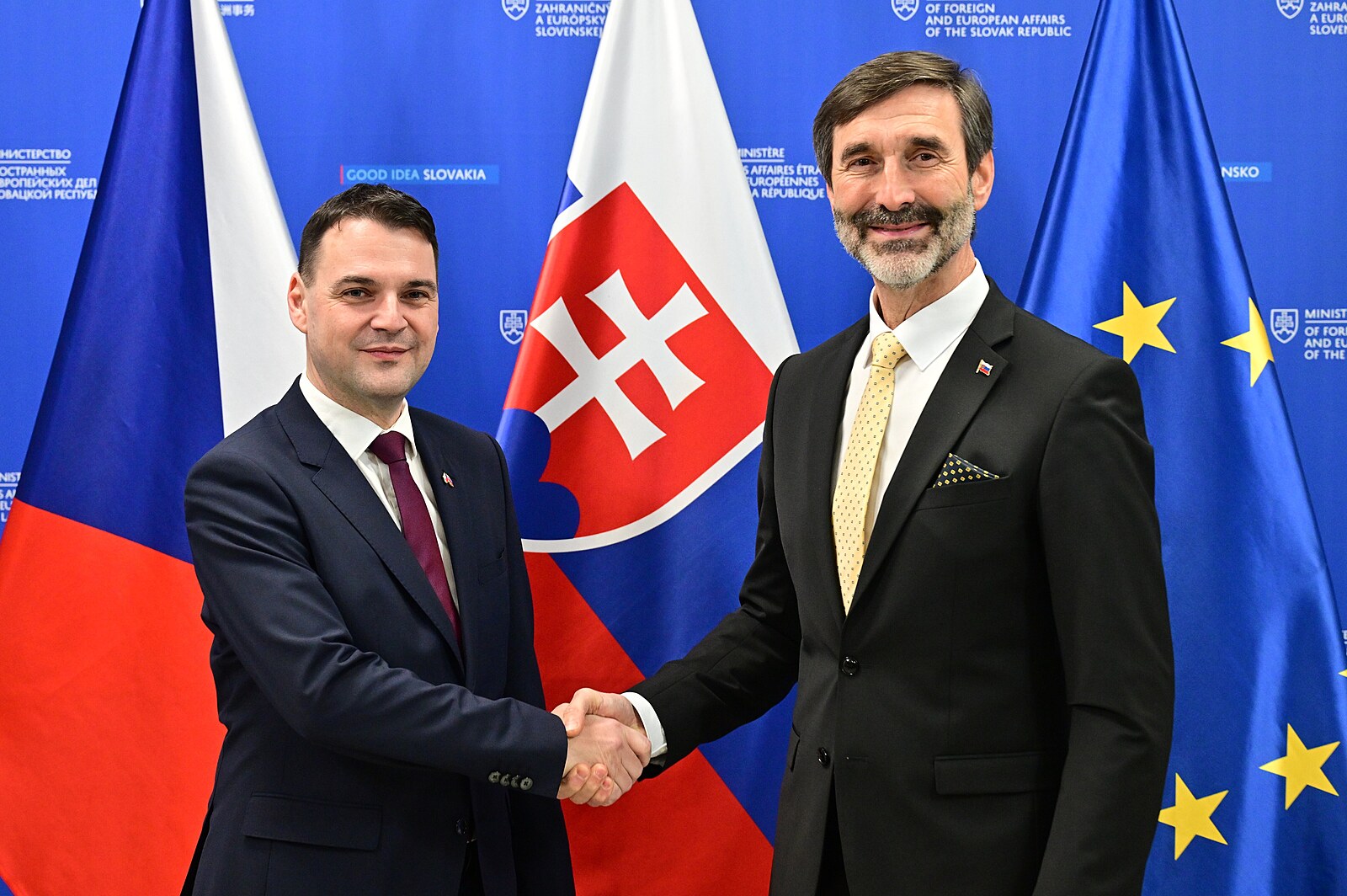 Ochlazení vztahů se Slovenskem mě trápí, řekl Macinka v Bratislavě. Chce posílit V4