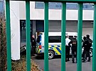 Policejn� eskorta p�ivezla k vazebn�mu jedn�n� ve Zl�n� mu�e obvin�n�ho z �nosu...