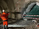 Stavba�i si mohou od�krtnout dal�� d�le�it� miln�k na d�lnici D35. Tunel Homole...