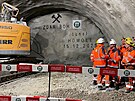 Stavba�i si mohou od�krtnout dal�� d�le�it� miln�k na d�lnici D35. Tunel Homole...
