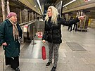 Mezi Florenc� a Sm�chovsk�m n�dra��m nejede metro B. Lid� jsou zmaten�. (17....