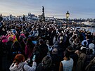 O adventu p�ijede do Prahy a� 750 tis�c lid�. Ulice jsou p�epln�ny, plat�...