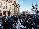 O adventu p�ijede do Prahy a� 750 tis�c lid�. Ulice jsou p�epln�ny, plat�...