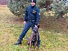 Policejn� psovod Filip Nov�k s holandsk�m ov��kem Ludv�kem (prosinec 2025)