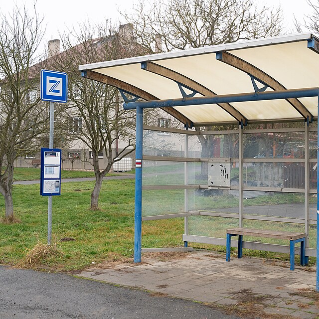 Pr�b�h p�tr�n� po chlapci ze Zl�nska, kter� byl podle policie unesen a v�zn�n. Na sn�mku je autobusov� zast�vka Halenkovice, ze kter� m�l chlapec podle p�vodn�ch informac� odjet do �koly ve Zl�n�. (14. prosince 2025)