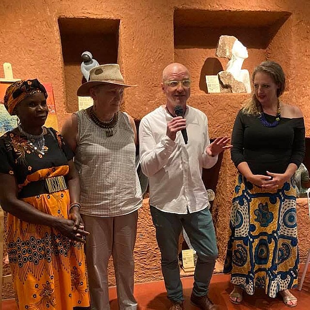 10 let s africk�m um�n�m