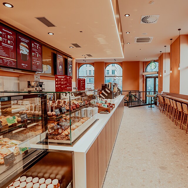 Starbucks spou�t� novou pra�skou pobo�ku