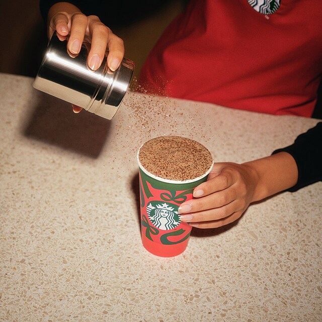 Starbucks spou�t� novou pra�skou pobo�ku