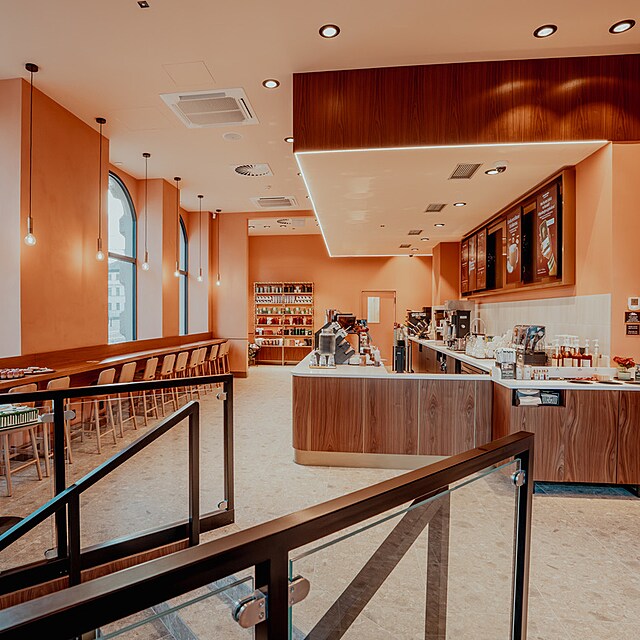 Starbucks spou�t� novou pra�skou pobo�ku