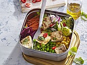 Barevn� sal�t s marinovan�m tofu na asijsk� zp�sob Image