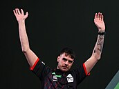 Anglický �ipka� Dom Taylor na MS.